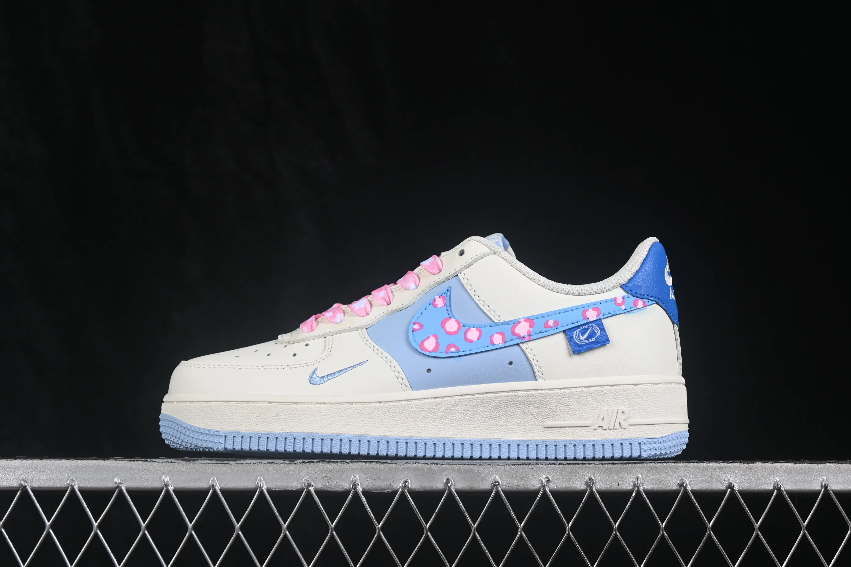 All categories Nk Air Force 1 Air Force series Nk Air Force 1 Low Air Force low-top Nike Air Force 1'07 Low "Misty Isle Tide" Hand-painted graffiti Pink and blue bubbles Air Force 1 low-top casual sneakers DB3301-112